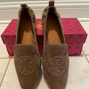 TORY BURCH Leigh 15MM Elastic Loafer -Silk Suede - size 9
